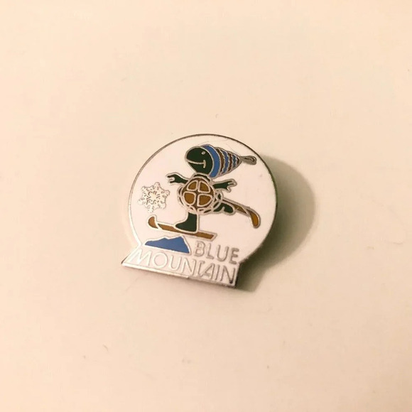 Vtg Blue  Mountain Skiing Pin Turtle on Skis - Picture 6 of 6